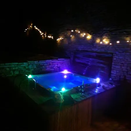 Nid Charentais Angouleme Pool Jacuzzi