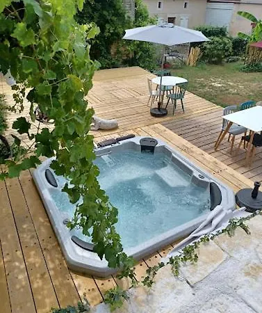 Nid Charentais Angouleme Pool Jacuzzi Nyaraló La Poterie (Charente)